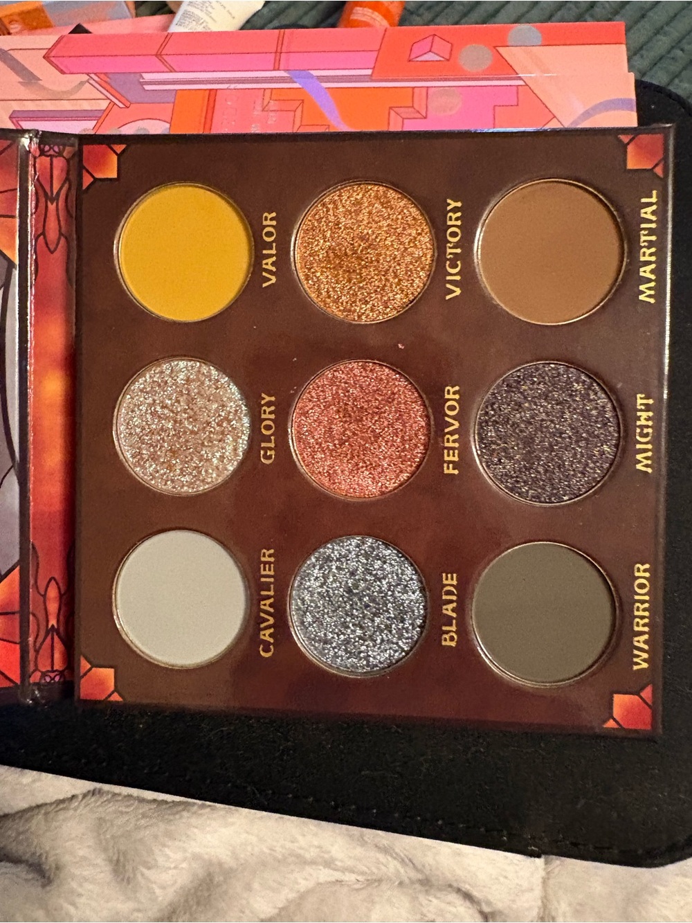 Eyeshadow and blush set - Picture 3 of 4